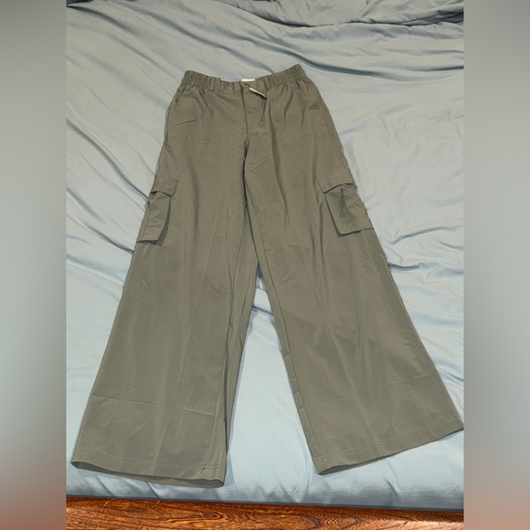 NWT Offline by Aerie Green Chill Moves Cargo Pants in size S Green - Picture 2 of 6